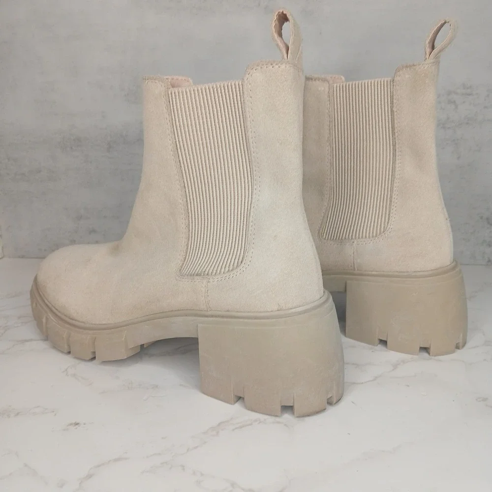 Steve Madden Hola Chelsea‎ Ankle Boot Sand Suede Lug Sole Chunky Beige Women's 7